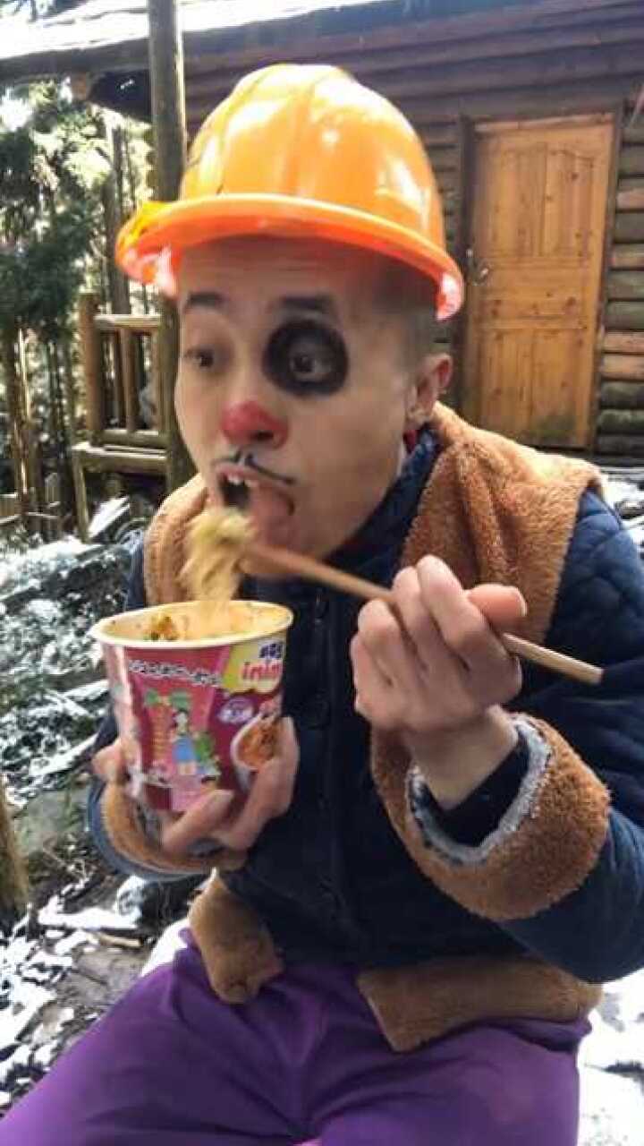 光头强吃泡面