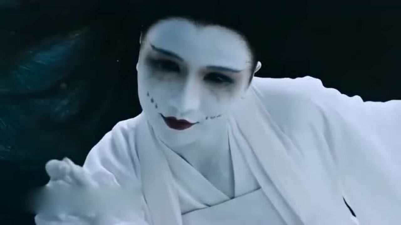 怒海潜沙秦岭神树侯明昊吴邪被禁婆抱住强吻