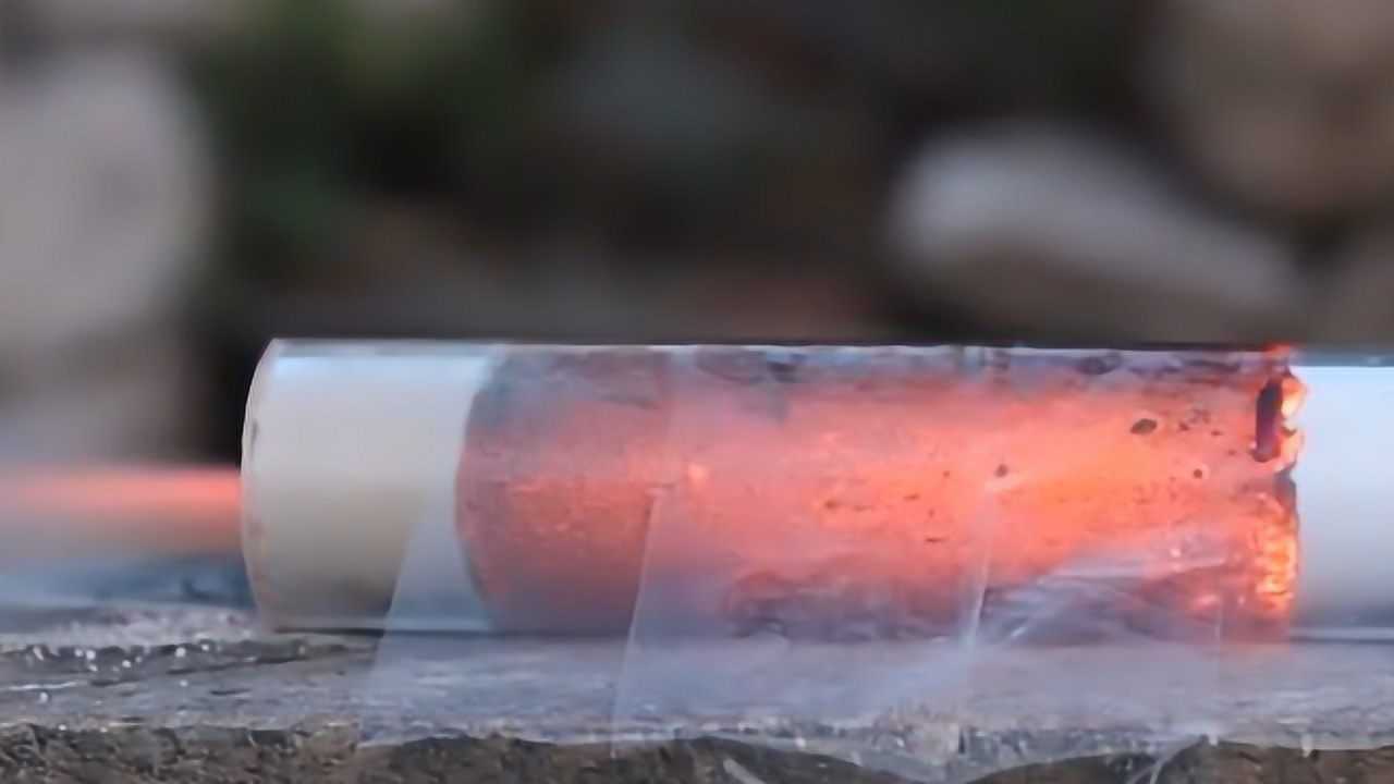 火箭是怎样升空的？用白糖和硝酸钾制作燃料，点燃后太壮观了_高清
