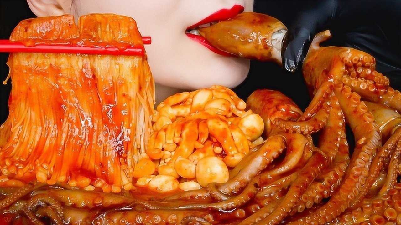 吃播：小姐姐吃金针菇和八爪鱼，麻辣的感觉太爽了_高清
