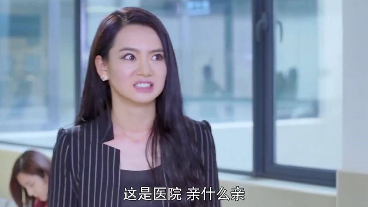 你好乔安乔安口红花了陆远扬好心提醒却被乔安误以为是索吻