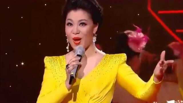 王丽达热情演唱《我们的美好时代》,歌声鼓动人心,真是大气!