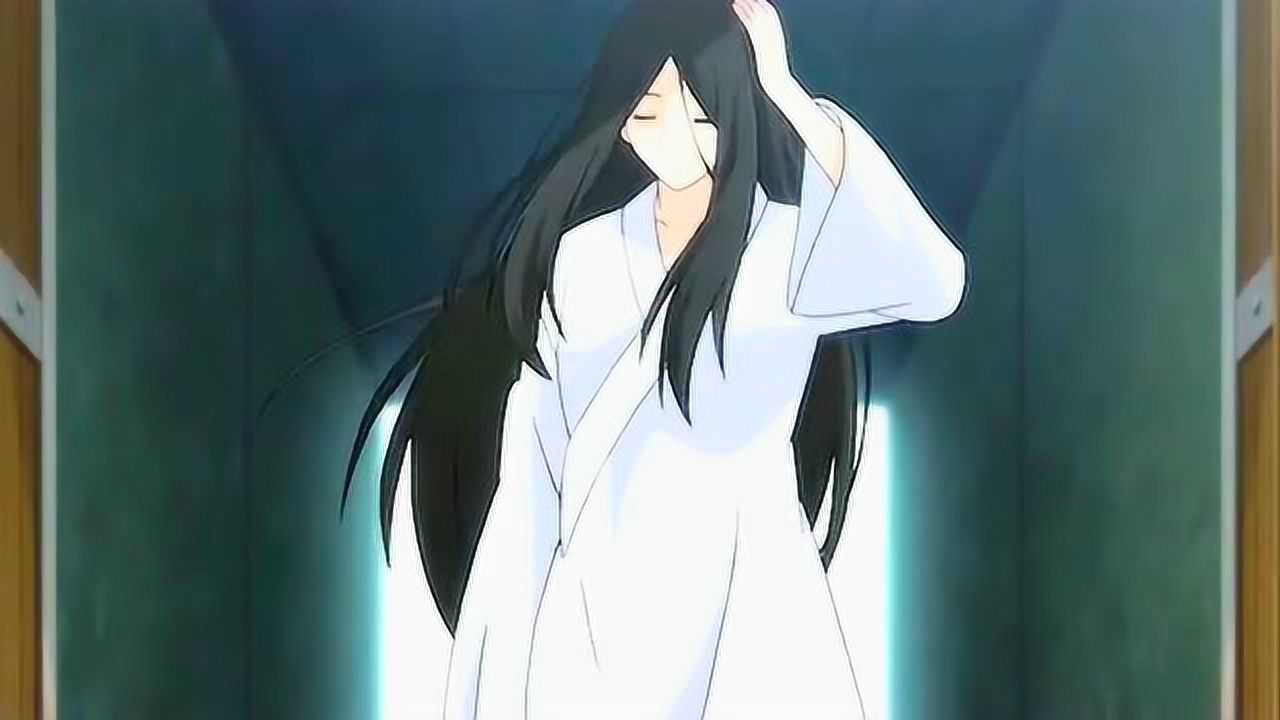 个人感觉手拿菜刀的宝儿姐比吃黄瓜的更正经