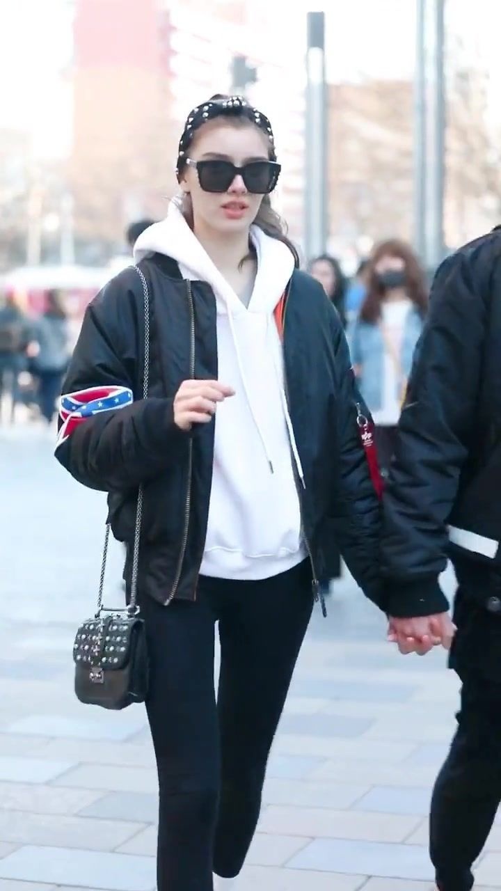 漂亮,偶遇达莎digi米沙mz