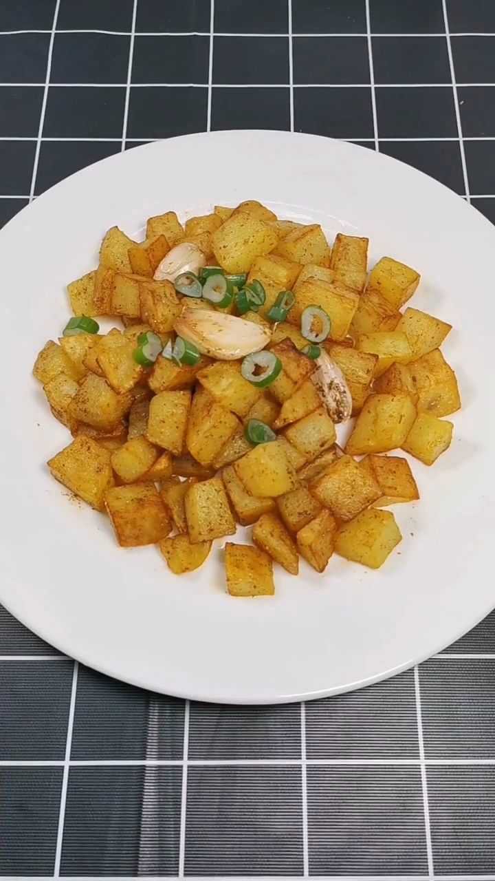 教大家如何做椒盐土豆,做法简单十分美味
