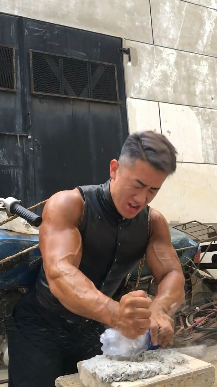 这肌肉不去工地搬砖太浪费了_腾讯视频