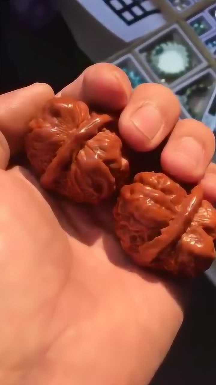 金蟾蛤蟆头核桃,这样的色泽也太润了吧盘玩到极致的感觉