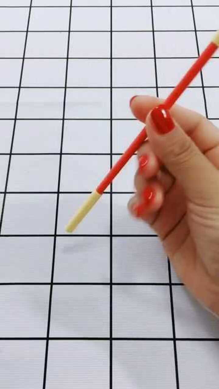 今天教大家做一根金箍棒特别简单3秒钟就可以完成