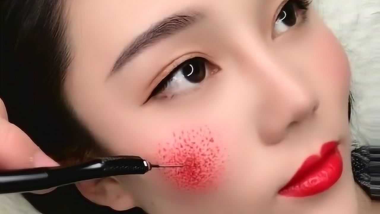 女友卸妆后的脸也是白里透红的原来是纹出来的好美