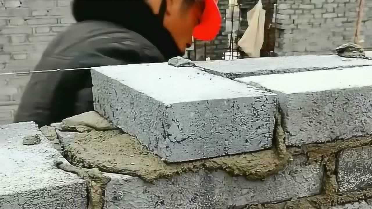 挤浆砌砖法，一天能砌六七千砖，工地上老师傅这干活的手法看着不错吧_高清1080P在线观看平台_腾讯视频
