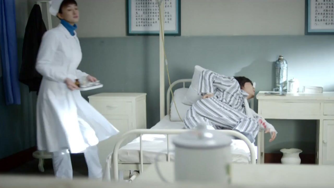 女护士打屁股针，贱贱的态度总有意想不到的结果_高清