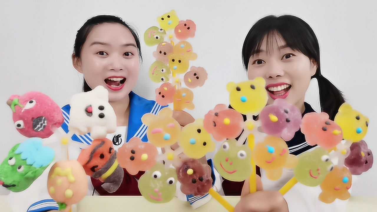 恶作剧:妹子拿来"小动物风车软糖",闺蜜说闻结果转身就吃真逗