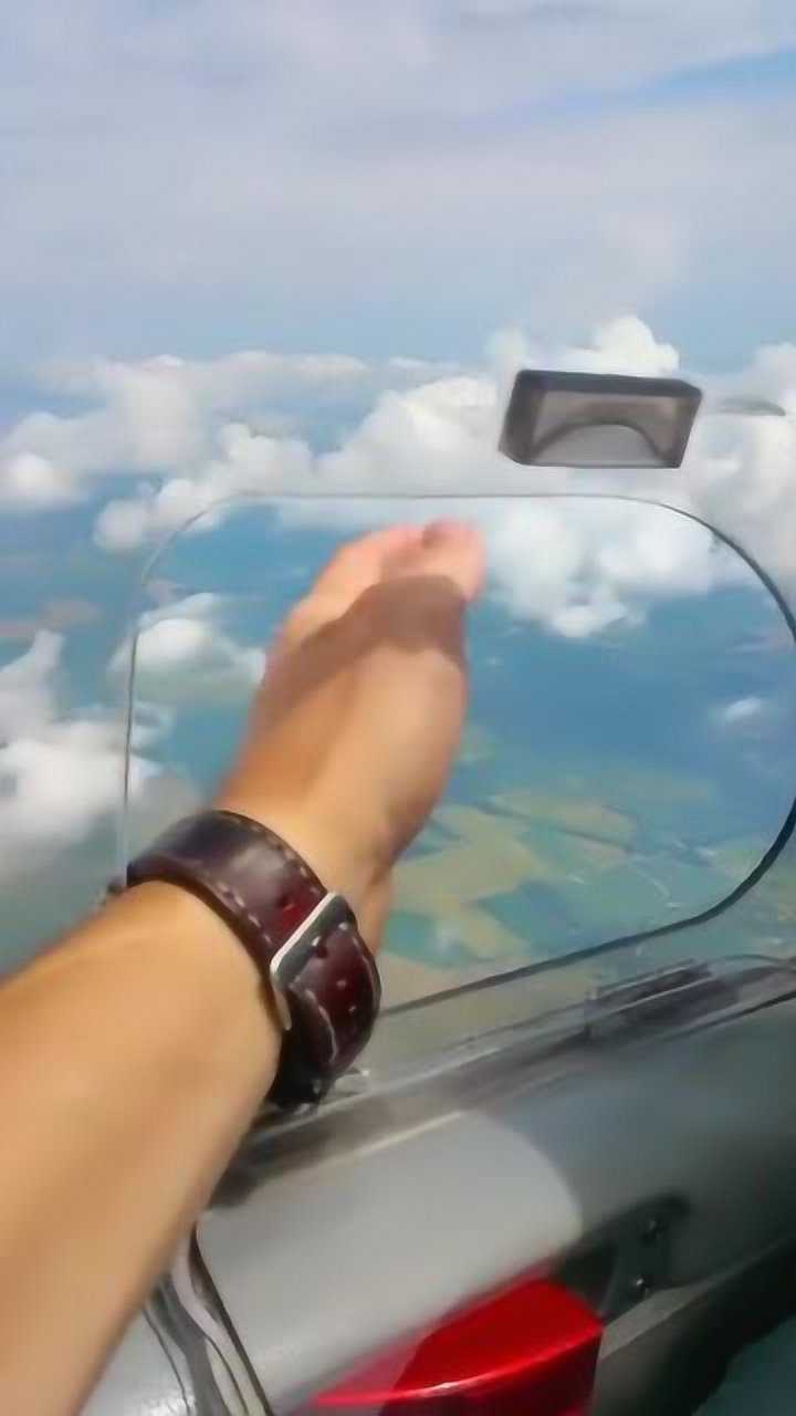 上万米高空把手伸出飞机窗外这操作大写的服