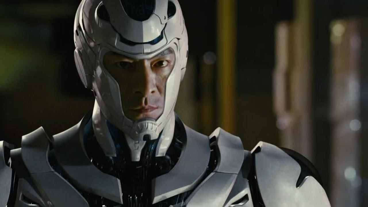 钢铁怪物的弱点被找到未来警察施展浑身解数也无法挽回局势