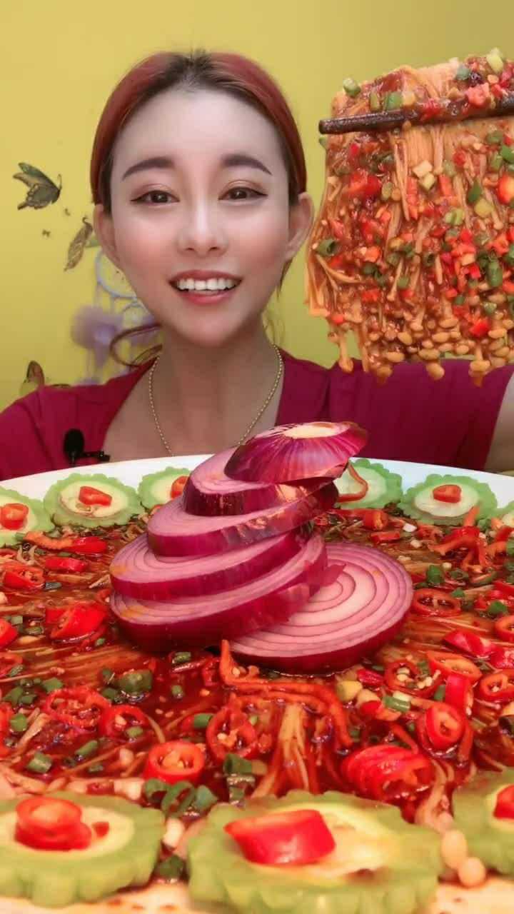 就是这么的辣,这么的美味,你们大家看看,美味极了