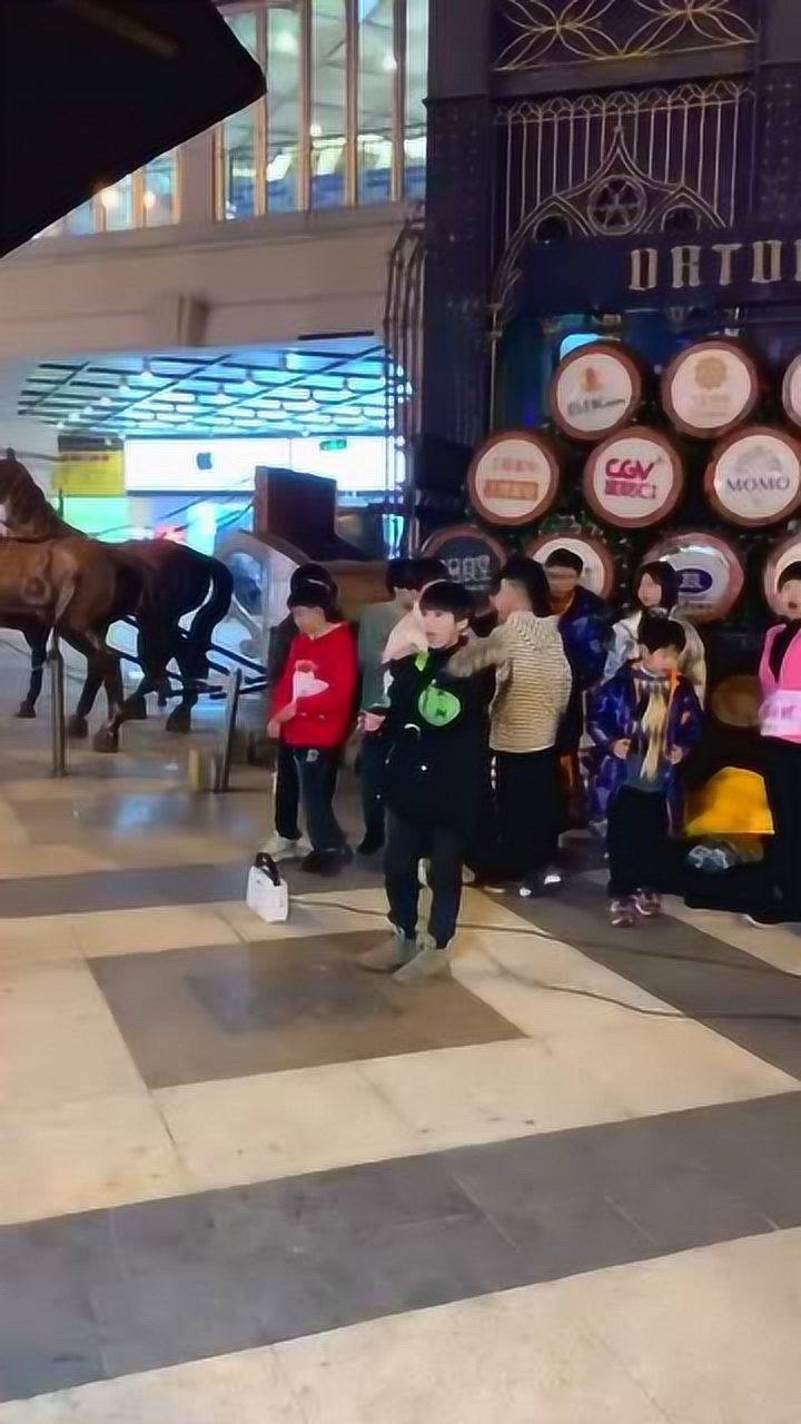 优秀少年团石俊喆翻唱欧若拉网友仿佛看到了tfboys小时候