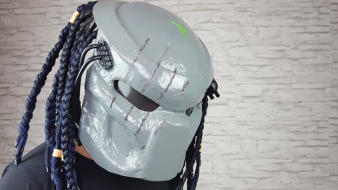 外国牛人用纸皮制作铁血战士头盔,看到最后的成品,感觉太棒了!