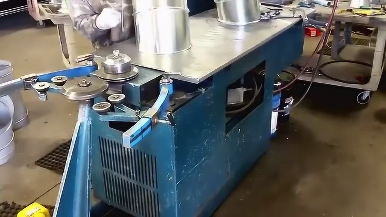 实拍工厂机械制造过程!机器运转的声音,听着真爽_腾讯视频