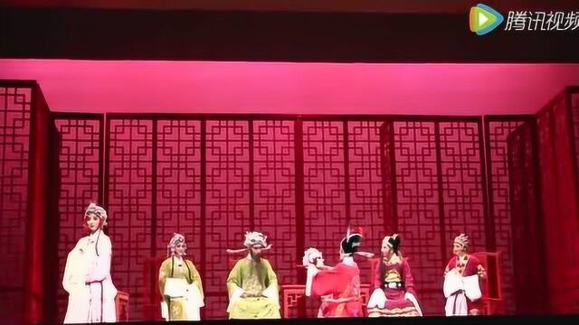 她们仨难得同台演绎《送凤冠》