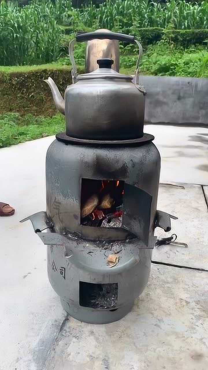 液化气罐过期后改装柴火炉老爸的杰作哈哈