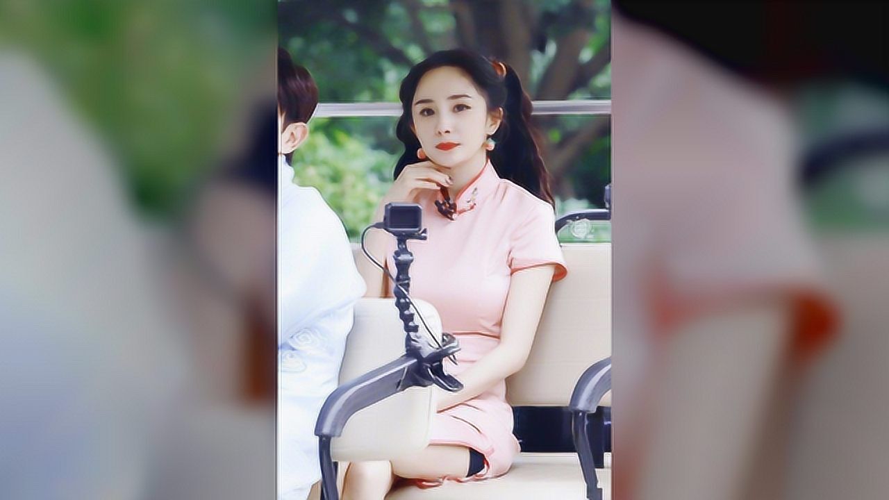 杨幂录节目cos不良少女,扎双马尾穿旗袍,身材玲珑混搭出奇效_腾讯视频