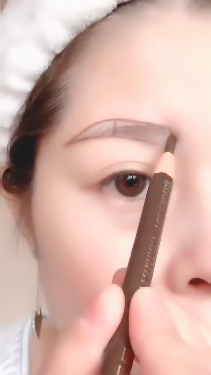 上扬眉的画法教程