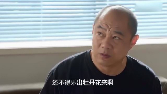 老板娘换上一件黑丝短裙,土豪看了一眼沦陷了,立马决定投资