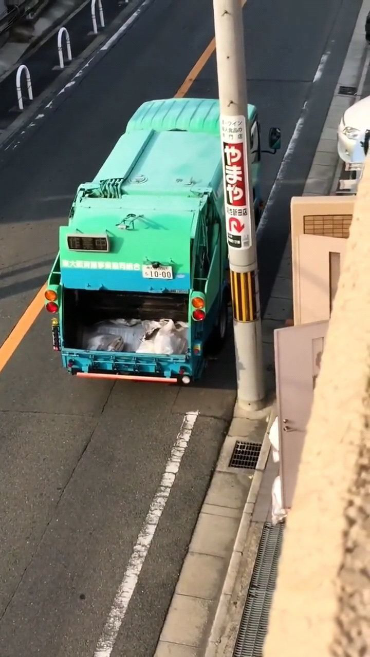 日本的垃圾车外观非常干净值得我们学习