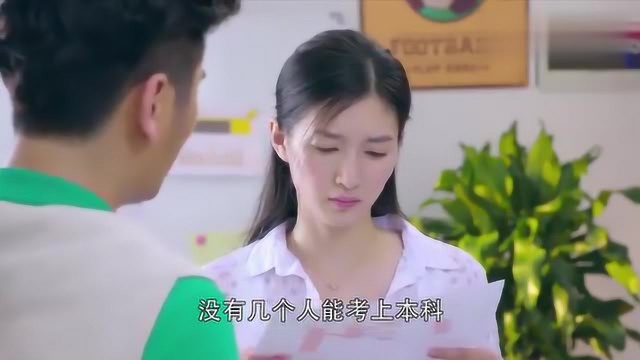 影视:杨钒在会议上批评足球队的成绩拉低了学校平均分数