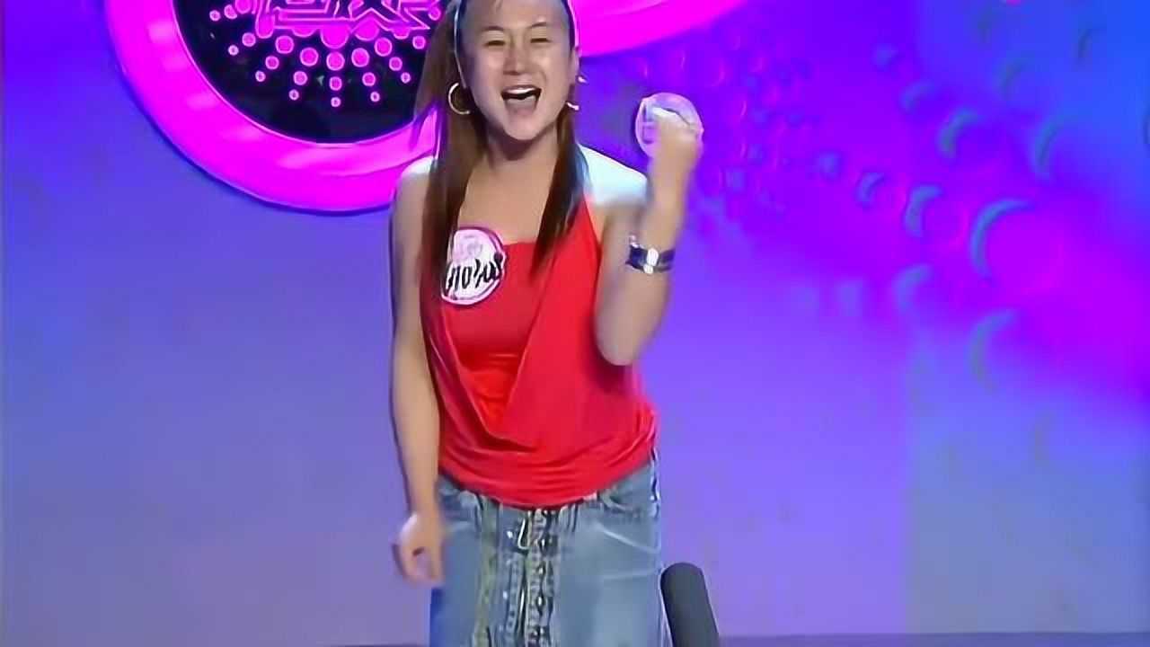重温超级女声女选手演绎咚巴拉口音太重评委都笑惨了