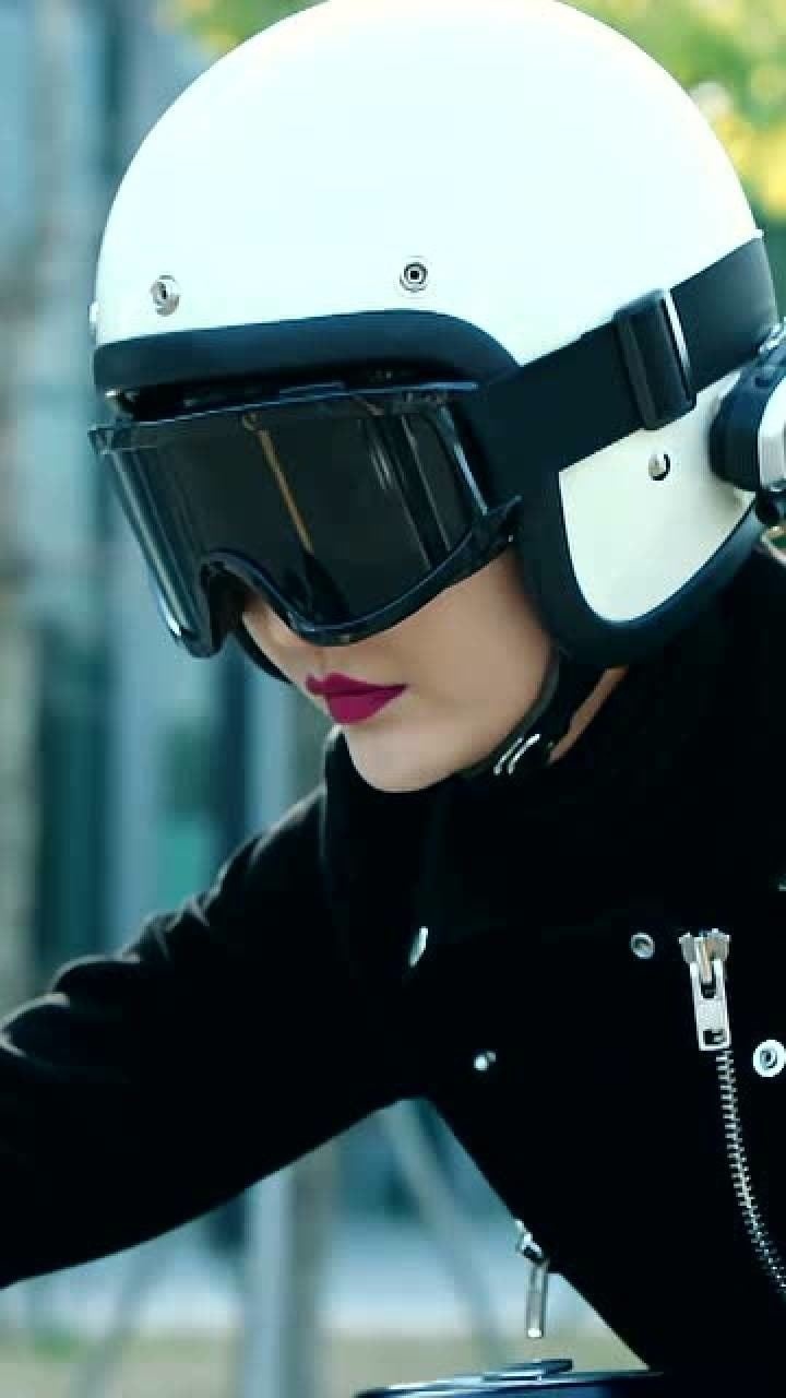 王鸥骑机车的王鸥也太帅气了