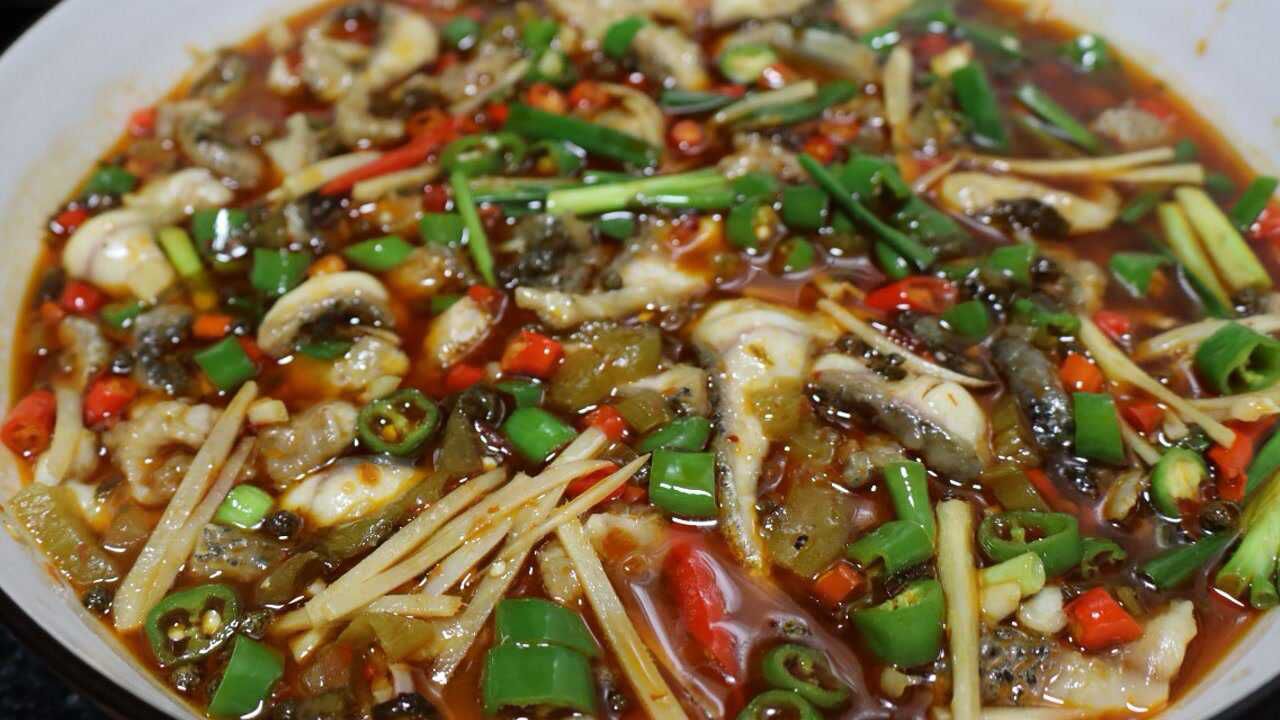 川菜师傅教你一道硬菜,鲜椒乌鱼片最好吃的做法,麻辣鲜香