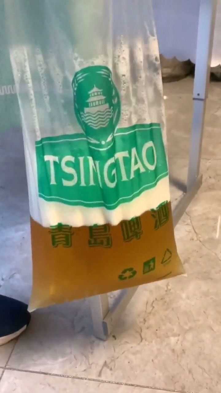 散装青岛啤酒,满满的地方风情,这价格贵不贵?