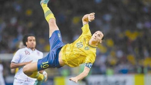 足球名场面伊布33米外倒挂金钩狂人蝎子摆尾守住球门