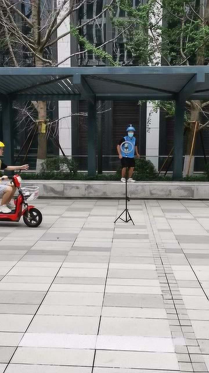 偶遇网红小蓝直播,没想到半路却被小黄抢了风头