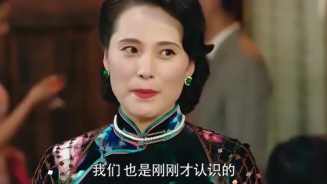 好色秘书长调戏美女,不料夫人突然出现,美女转脸认当干妈!