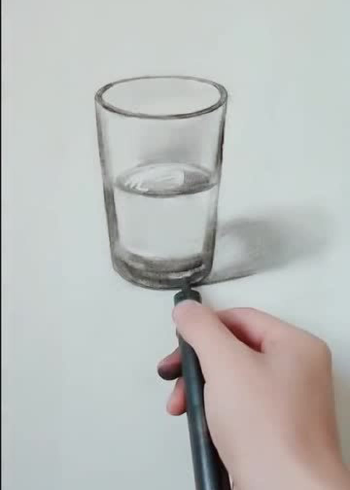 素描出来的杯子,立体感十足,简直太好看了!