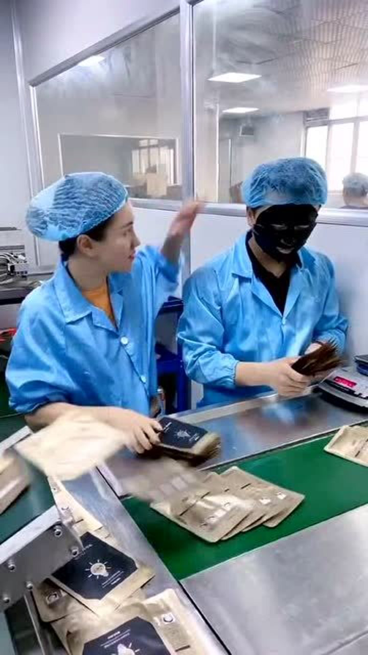 面膜生产车间,员工这打包手段,挣得比工资还高!