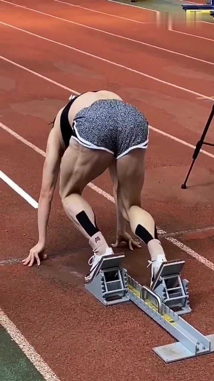 田径运动员的腿部肌肉看起来也太牛了吧