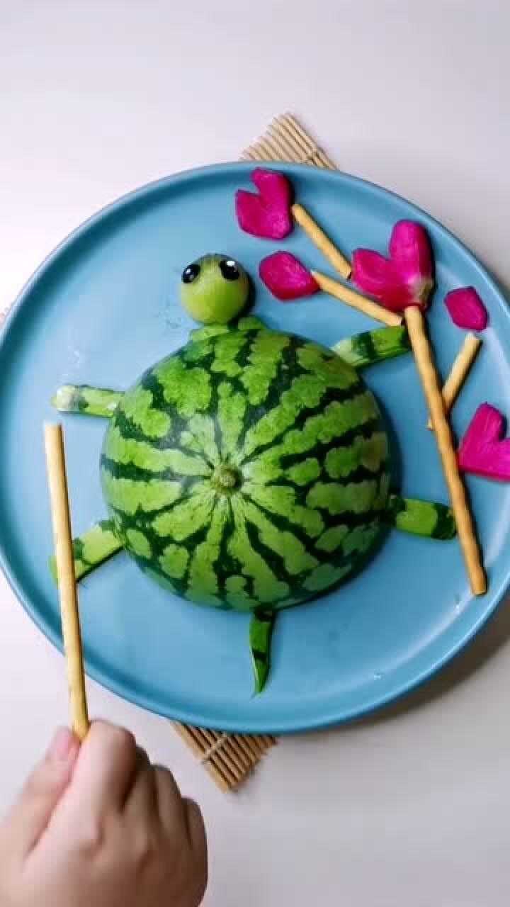 西瓜造型拼盘这样吃水果是不是更美味