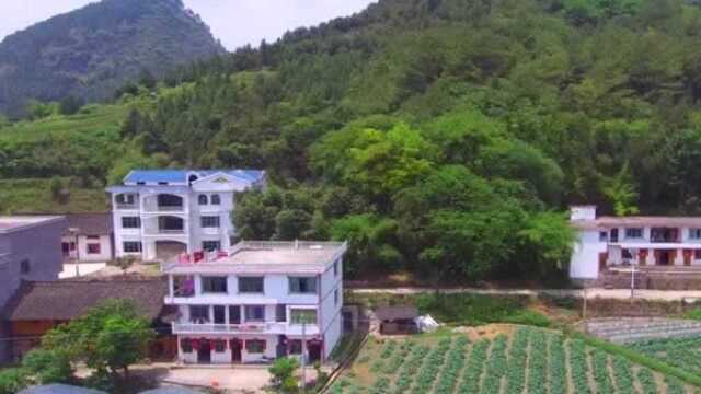 贵州农村家家户户都建了小楼房,生活变化很大,发展太好了