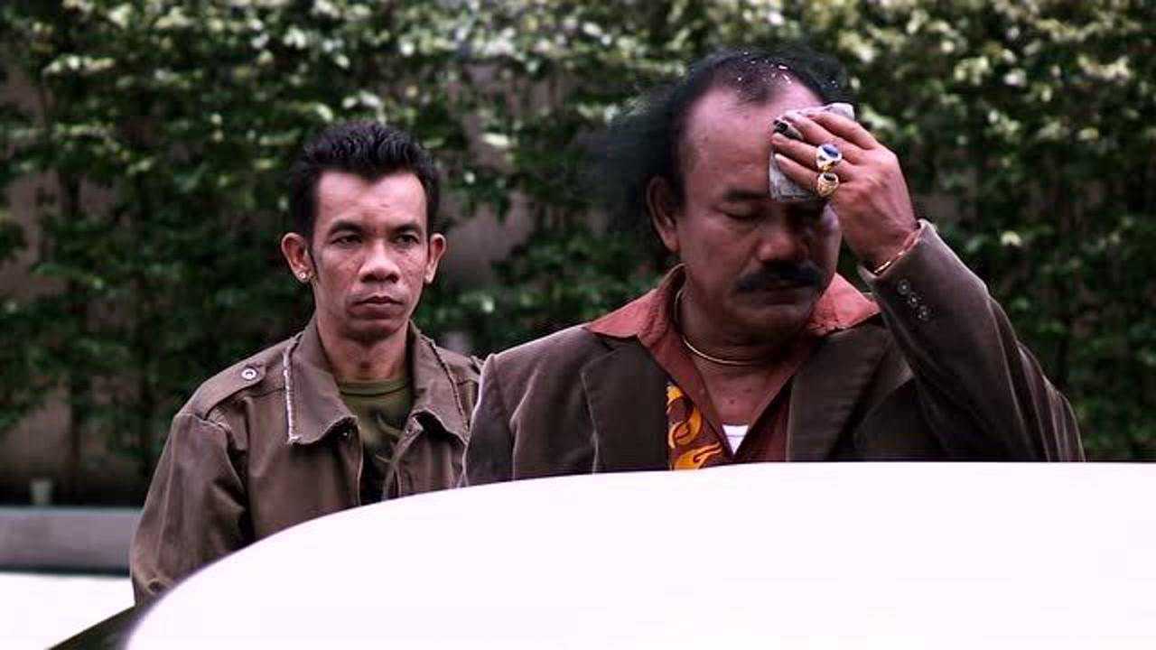 曼谷保镖2黑社会老大带小弟坐豪车结果被小弟坑惨了