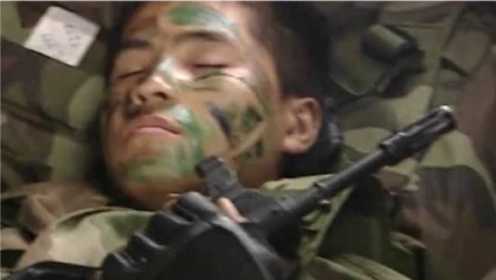 速看《陆军特战队》第21集：演习结束后战士累睡着了，他们已经几天没睡了