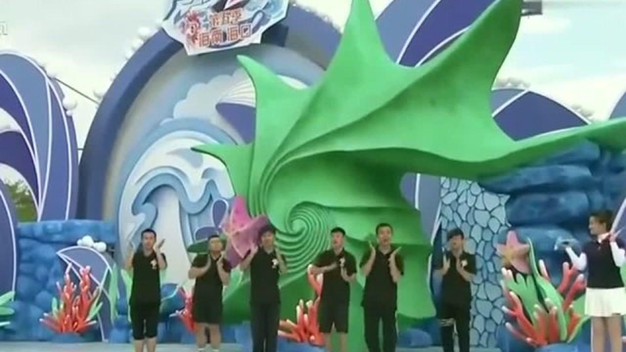 男生女生向前冲猛男看了都落泪男幼师齐跳萌萌哒舞蹈