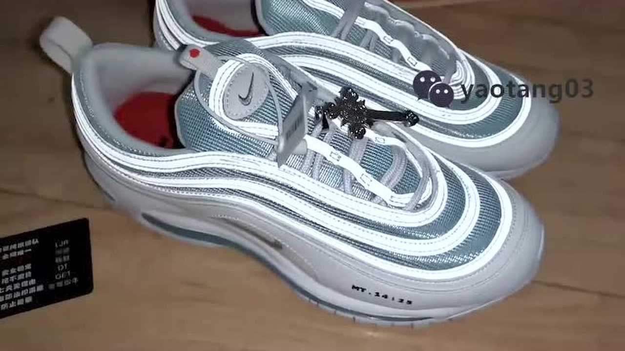 耐克air max90耶稣圣水,顶级版本1,莆田鞋和正品差在哪?