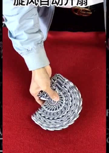 扑克牌自动开扇教学:这么神奇的操作,还不赶紧了解一下!
