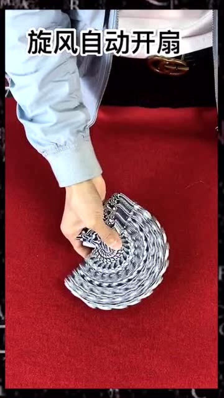 扑克牌自动开扇教学:这么神奇的操作,还不赶紧了解一下!