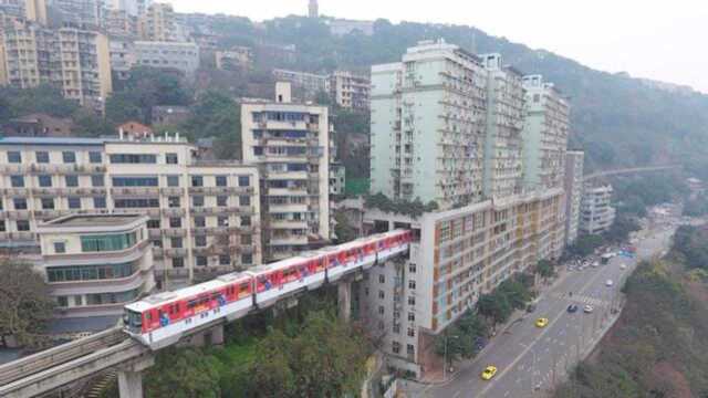 带你乘坐重庆网红轻轨线,沿江风景尽览无遗