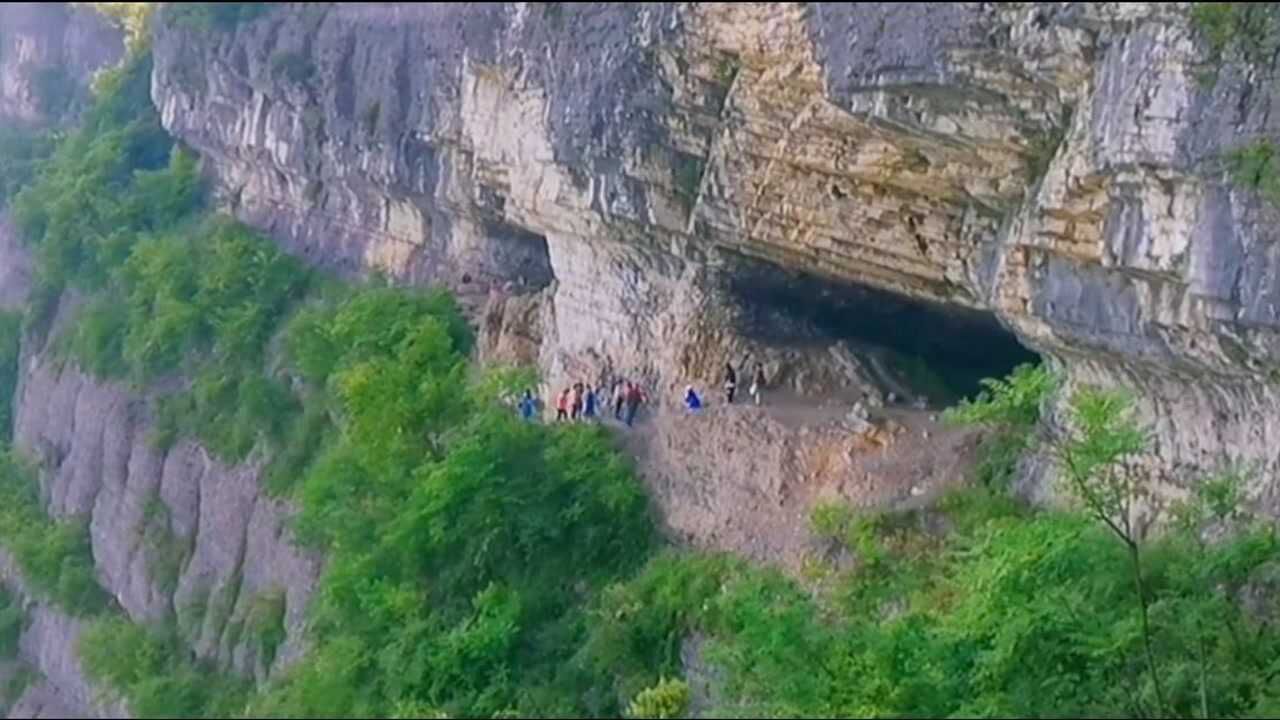 湖南湘西八面山燕子洞,曾经的土匪洞.