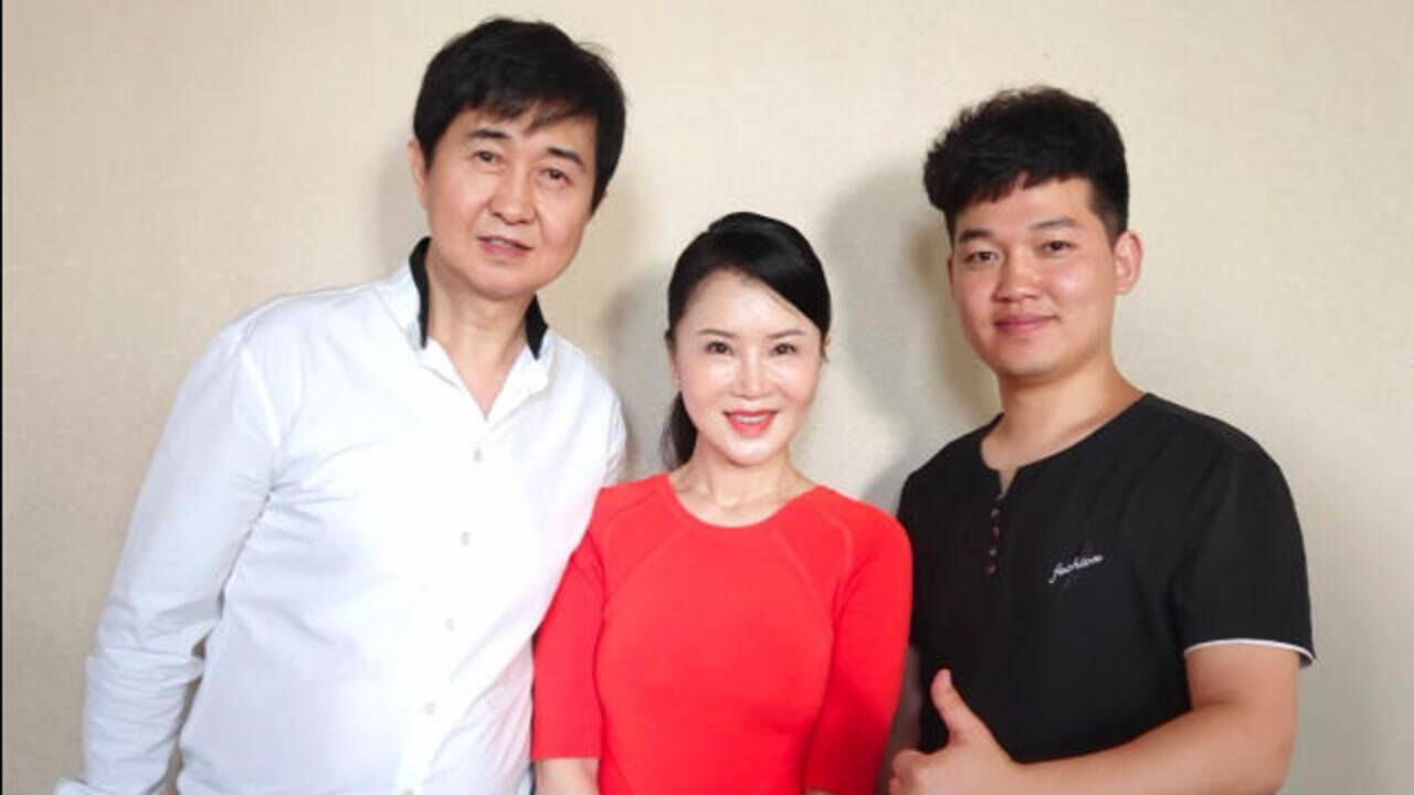 付笛声到底有多幸福?妻子任静现场告白,一家三口同台演绎《家》